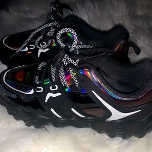Unique glow in the dark fashionable sneaker
